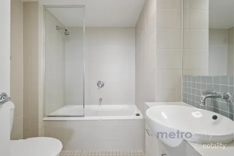 Property photo of 10/147-153 Lambert Street Kangaroo Point QLD 4169