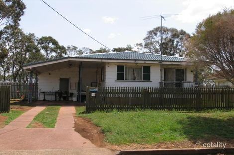 27 Milligan St, Oakey, QLD 4401