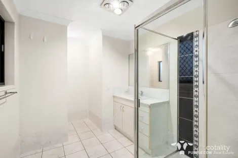 Property photo of 30 Lloyd Bird Crescent Springfield Lakes QLD 4300