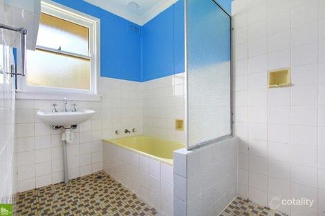 Property photo of 400 Northcliffe Drive Lake Heights NSW 2502