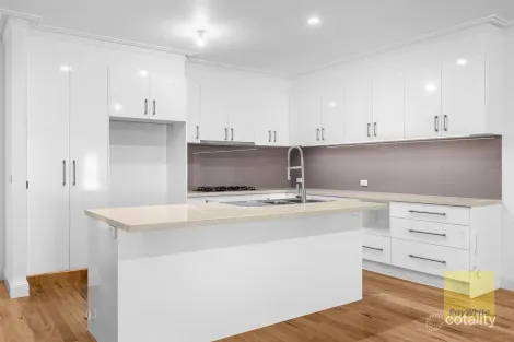 Property photo of 3 Hindmarsh Way Taylors Hill VIC 3037