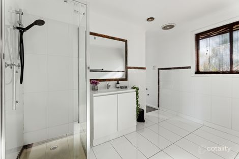 Property photo of 32 Strathmore Crescent Hoppers Crossing VIC 3029