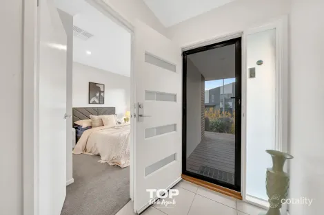 Property photo of 28 Caribbean Circuit Clyde VIC 3978