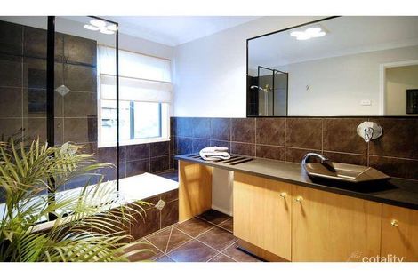 Property photo of 4 Tony Place Mooroolbark VIC 3138