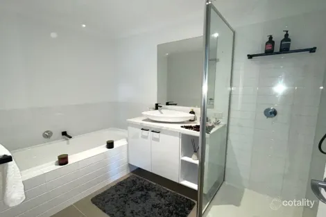 Property photo of 16 Meridian Circuit Berwick VIC 3806