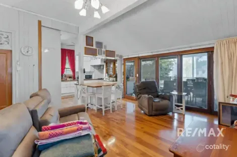 26 Macrossan Ave, Norman Park, QLD 4170