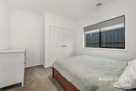 Property photo of 11 Mainstone Street Drouin VIC 3818