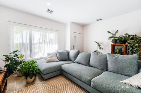 Property photo of 51 Verve Circuit Cranbourne West VIC 3977