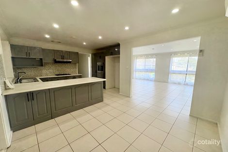 Property photo of 10 Endeavour Avenue St Clair NSW 2759