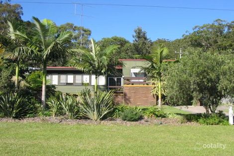 20 The Lakes Way, Elizabeth Beach, NSW 2428