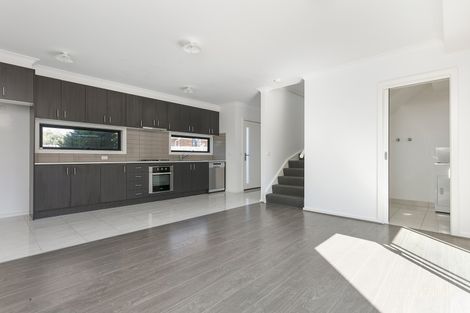 Property photo of 2/6 Gisborne Crescent Reservoir VIC 3073