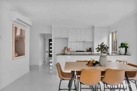 Property photo of 8 Mercury Court Carrum Downs VIC 3201