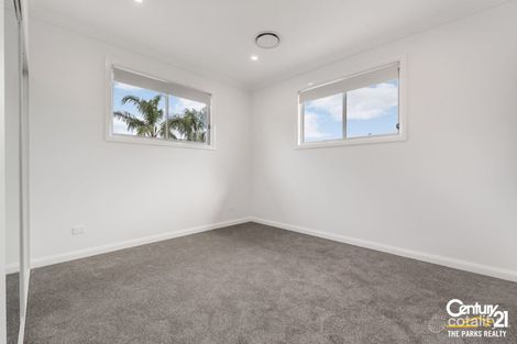 Property photo of 10 Comberford Close Prairiewood NSW 2176