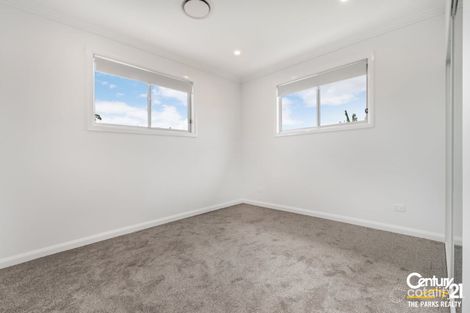 Property photo of 10 Comberford Close Prairiewood NSW 2176