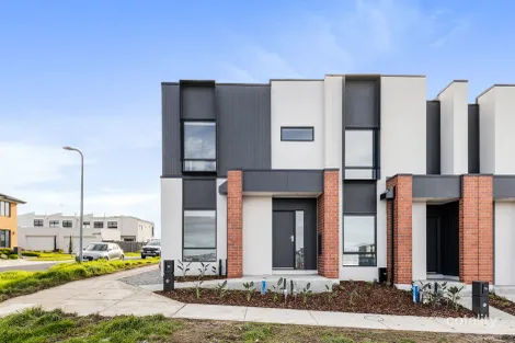Property photo of 1A Masquerade Road Berwick VIC 3806