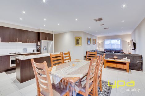 Property photo of 2/231 Thames Boulevard Tarneit VIC 3029