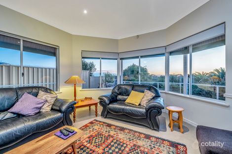 Property photo of 12 Gannet Rise Halls Head WA 6210