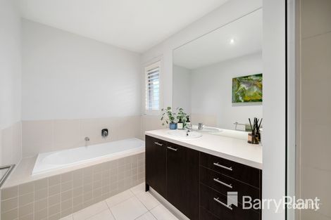 Property photo of 6 Evan Smith Close Macleod VIC 3085