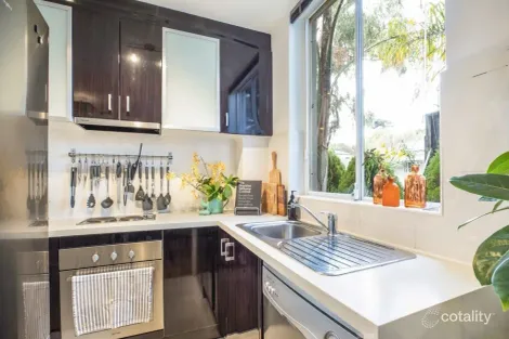 Property photo of 1/245 Hotham Street Ripponlea VIC 3185