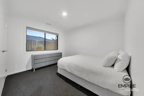 Property photo of 11 Annello Way Clyde VIC 3978