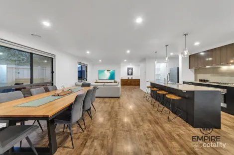 Property photo of 11 Annello Way Clyde VIC 3978