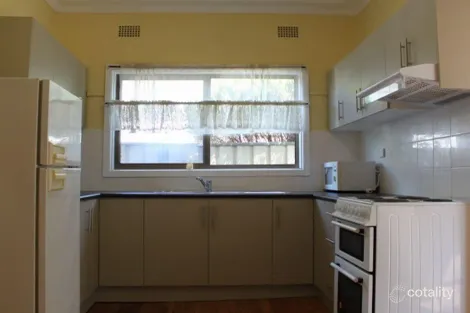 8 England St, West Wollongong, NSW 2500