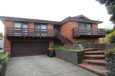 17 Graduate Cres, Wheelers Hill, VIC 3150