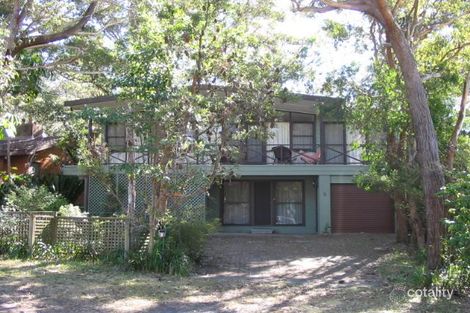8 Guyagal St, Bateau Bay, NSW 2261