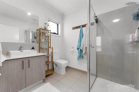 Property photo of 32 Hutchence Drive Point Cook VIC 3030