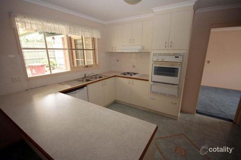 Property photo of 10 Bianco Court Cranbourne North VIC 3977