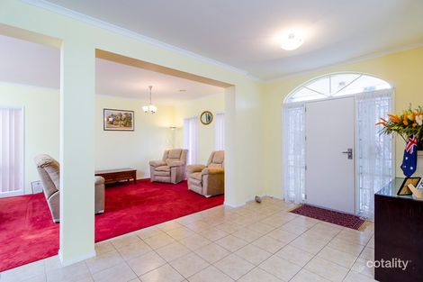 Property photo of 13 Maclarens Close Manor Lakes VIC 3024