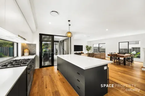 Property photo of 34 Sundown Circuit Upper Kedron QLD 4055
