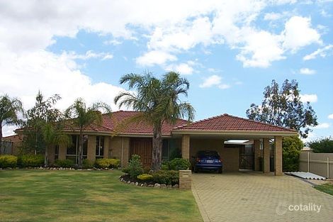 78 Strawberry Dr, Seville Grove, WA 6112