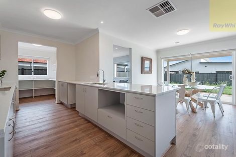 Property photo of 6 Dacite Way Craigieburn VIC 3064