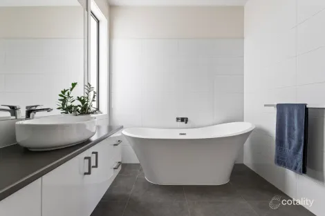 Property photo of 2/43 Illuka Crescent Mount Waverley VIC 3149