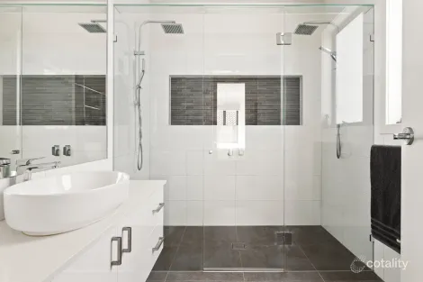 Property photo of 2/43 Illuka Crescent Mount Waverley VIC 3149