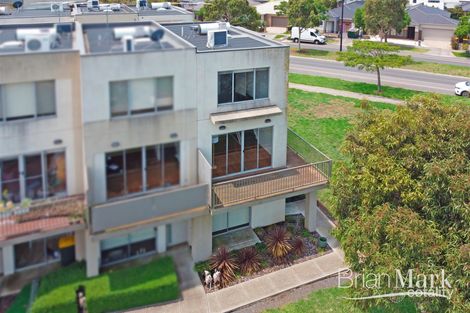 24/1 Clearwater Rise Pde, Truganina, VIC 3029