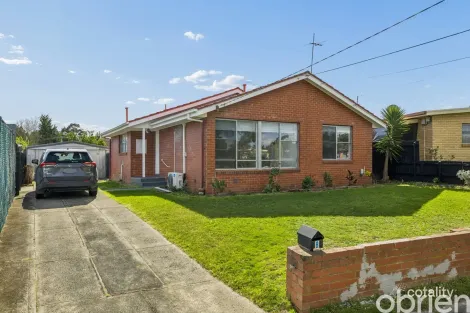 8 Bundy Ct, Frankston North, VIC 3200