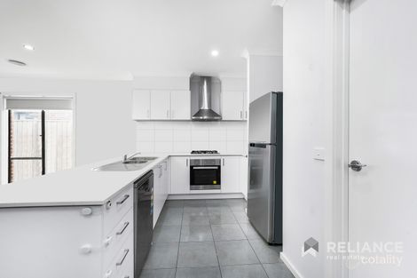 Property photo of 16 Stream Road Wyndham Vale VIC 3024