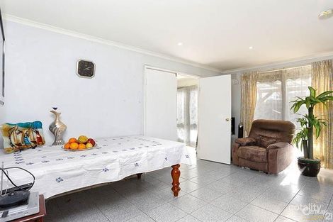 Property photo of 3 Fernhurst Close Keysborough VIC 3173