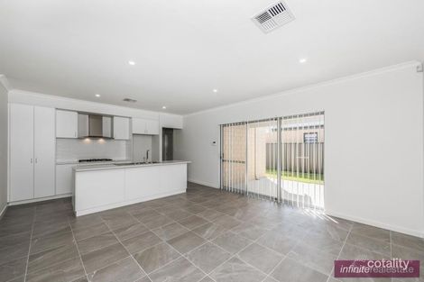 Property photo of 33 Bonvue Road Harrisdale WA 6112