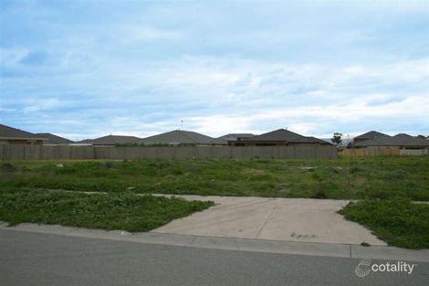 33 Baddeley Cct, Cranbourne North, VIC 3977