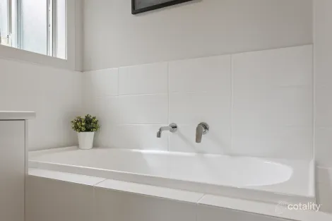 Property photo of 38 Eagle Way Encounter Bay SA 5211