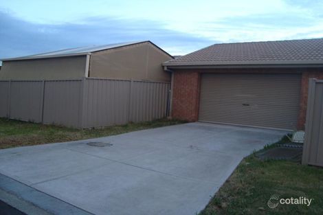 Property photo of 2 Dunai Walk Delahey VIC 3037