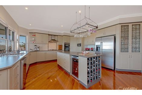 Property photo of 2 Chatswood Close Mount Lofty QLD 4350