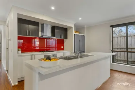 Property photo of 15 Travertine Crescent Doreen VIC 3754