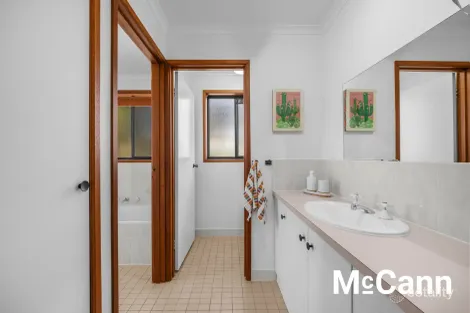Property photo of 2 Ruwoldt Place Kambah ACT 2902