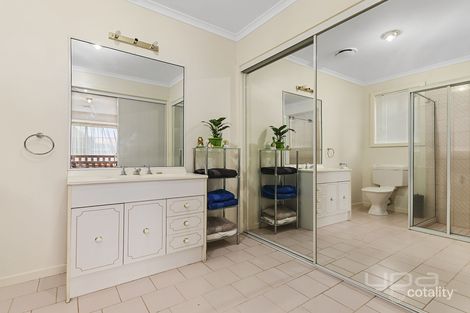 Property photo of 13 Simon Court Brookfield VIC 3338