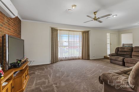 Property photo of 13 Simon Court Brookfield VIC 3338