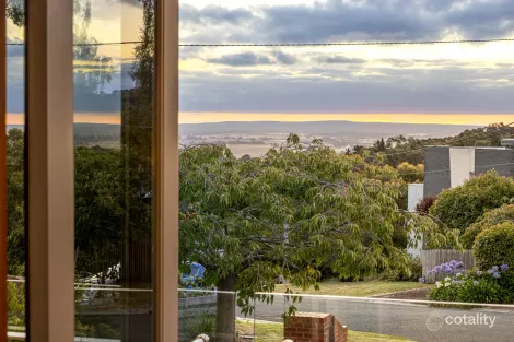 Property photo of 17 Nevett Crescent Mount Helen VIC 3350